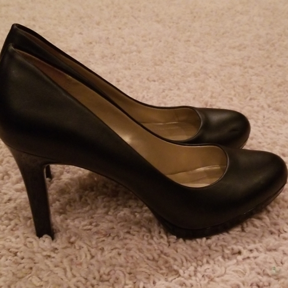 Bandolino Black Shoes. Sz 9 - Picture 5 of 6